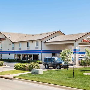 Howard Johnson By Wyndham Wichita Airport