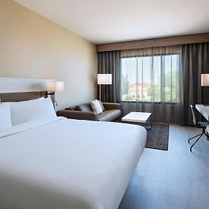 Extended Deluxe King Room Deluxe Guest room Mobility Accessible w or Tub